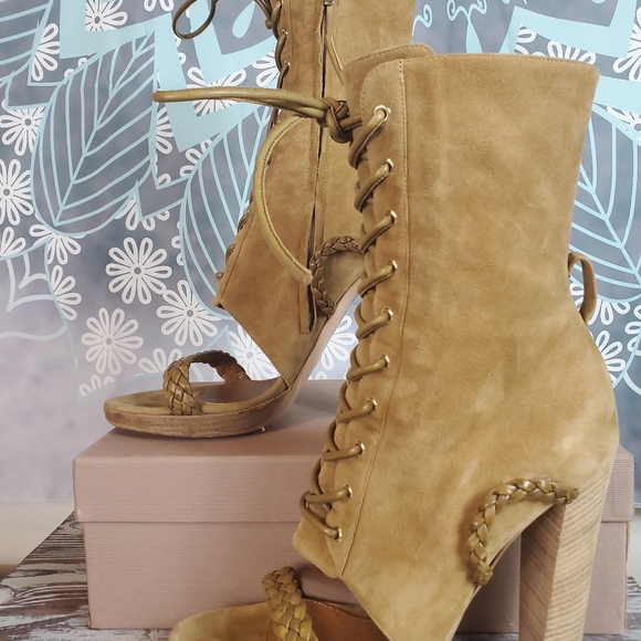 Gianvito Rossi Leather Booties - Picture 4 of 11